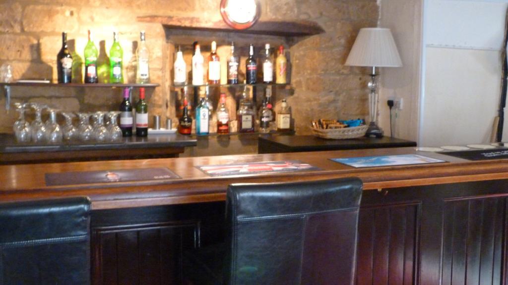 Crown Inn ブロックリー エクステリア 写真