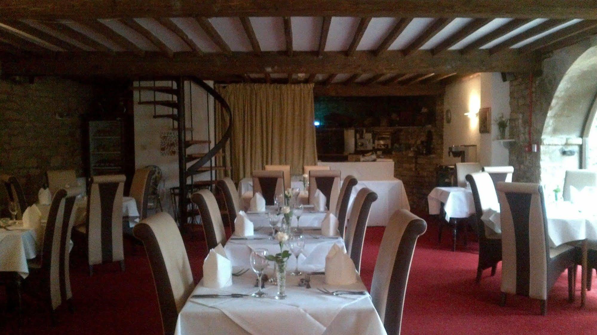 Crown Inn ブロックリー エクステリア 写真