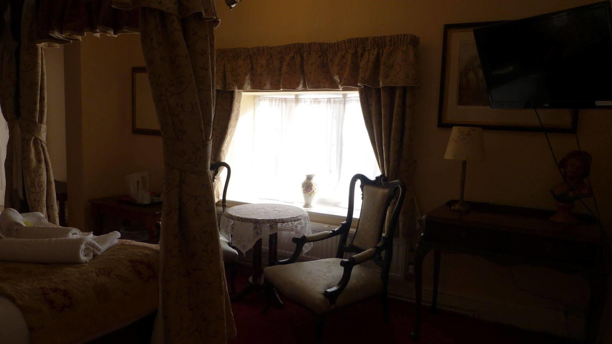 Crown Inn ブロックリー エクステリア 写真