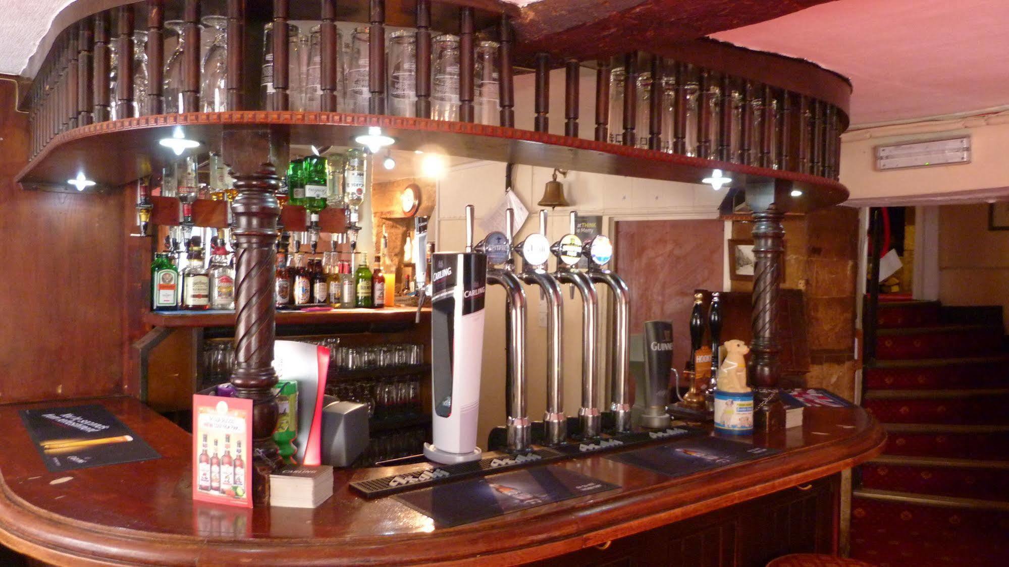 Crown Inn ブロックリー エクステリア 写真