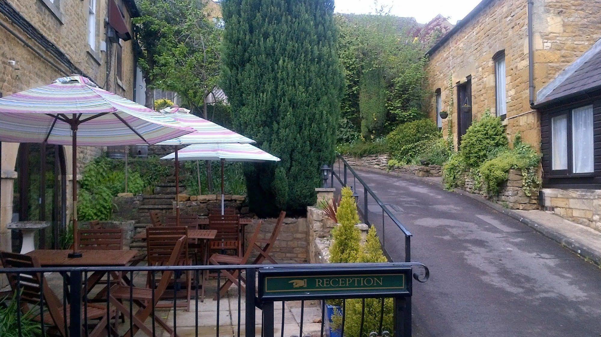 Crown Inn ブロックリー エクステリア 写真